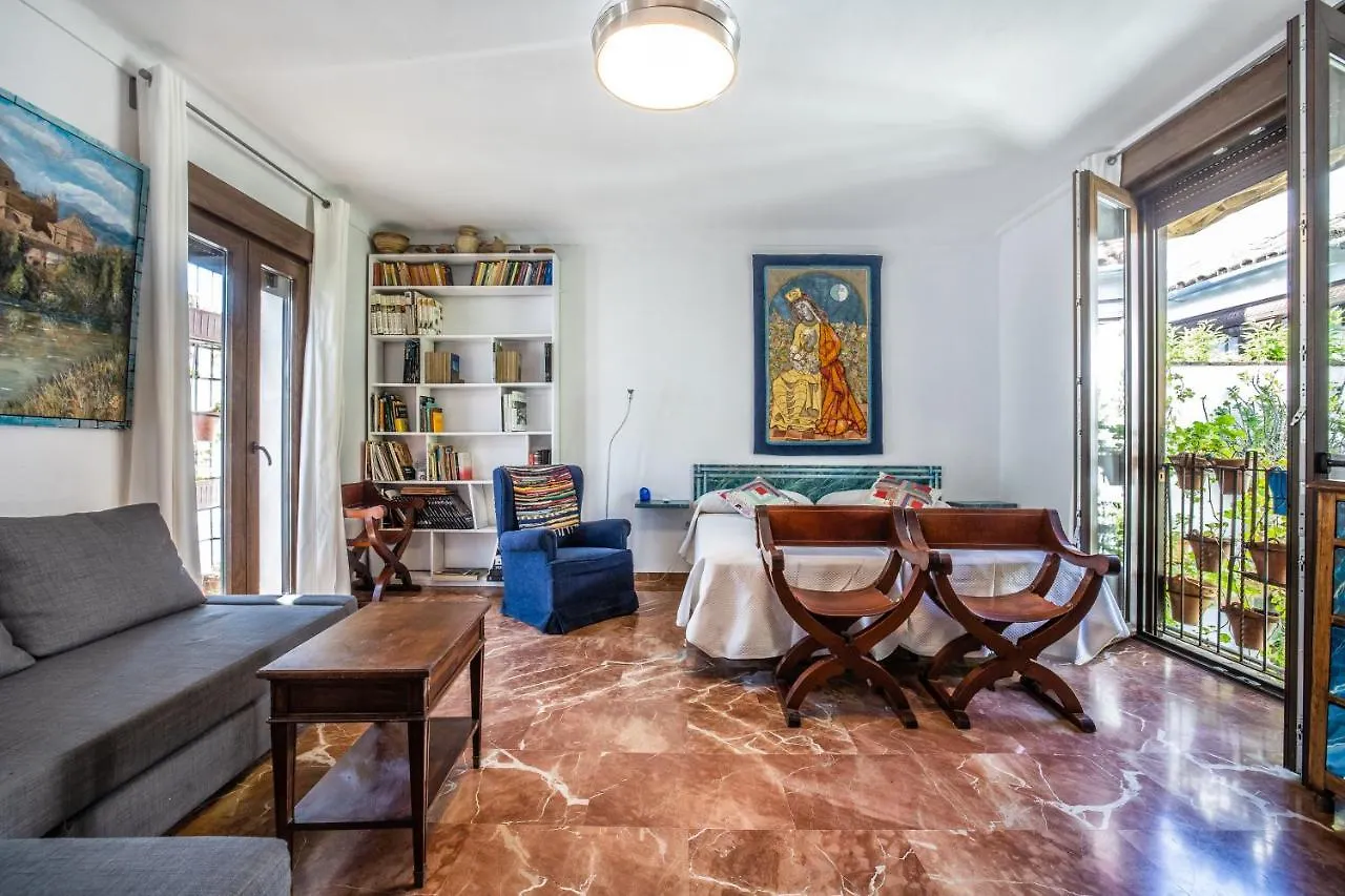Apartamento con patio cordobés en San Basilio Córdoba