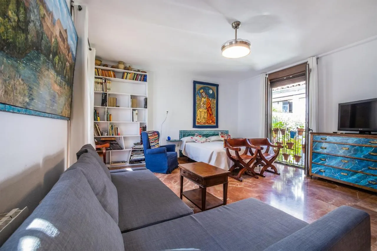 Apartamento con patio cordobés en San Basilio Córdoba España