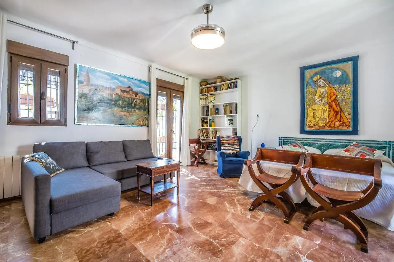 Apartamento con patio cordobés en San Basilio Córdoba España